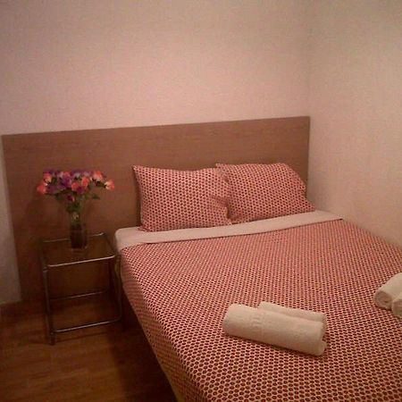 Km1 Amparo Apartments Madrid Ruang foto