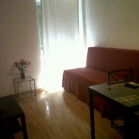Km1 Amparo Apartments Madrid Ruang foto